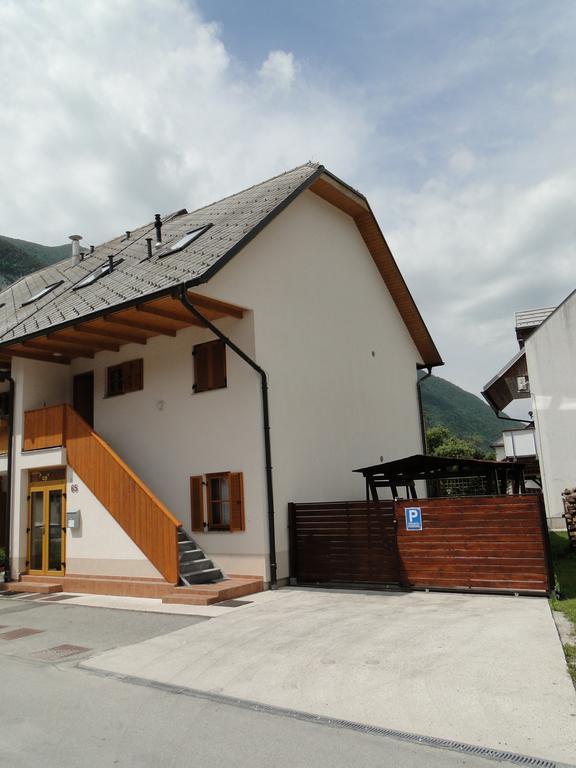 Apartma Entama